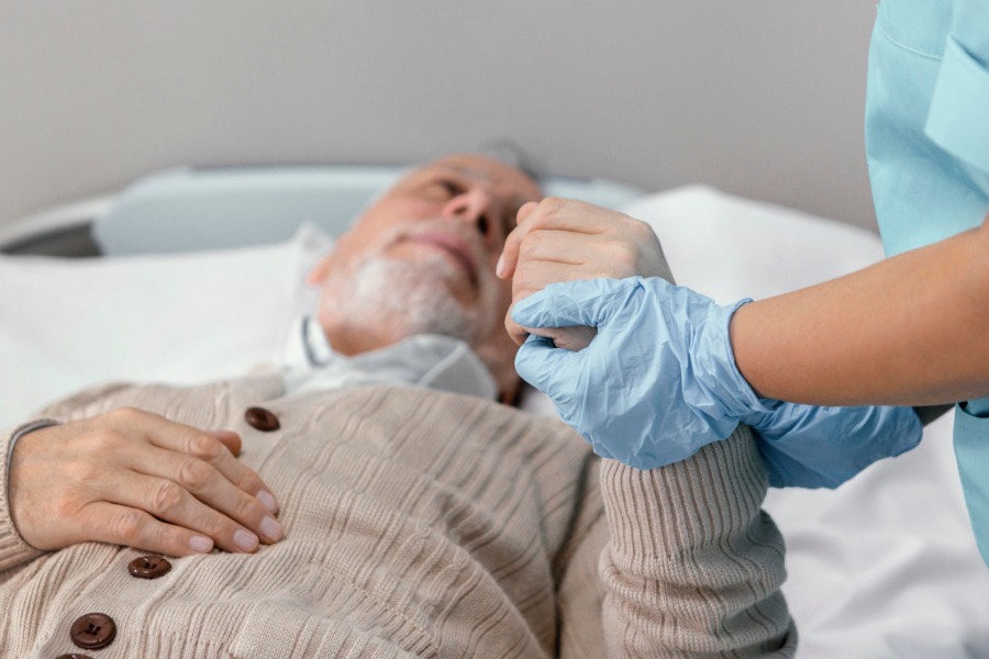 Körperpflege in der Pflege - worauf es hierbei ankommt - M&M Pflegedienst