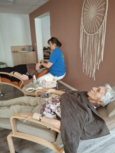 Seniorenentspannung mit Gesichtspflege in Leipzig-Stötteritz